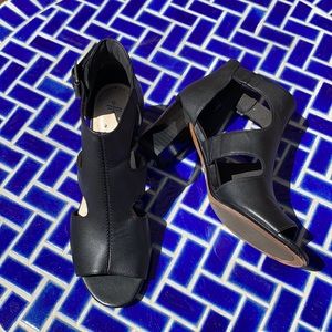 Clarks Ladies Size 8 Heels, Black